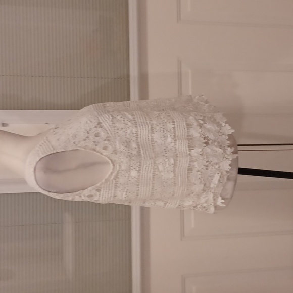 4/$40 White Lace Lined Sleeveless Top - Size Large - Picture 3 of 7
